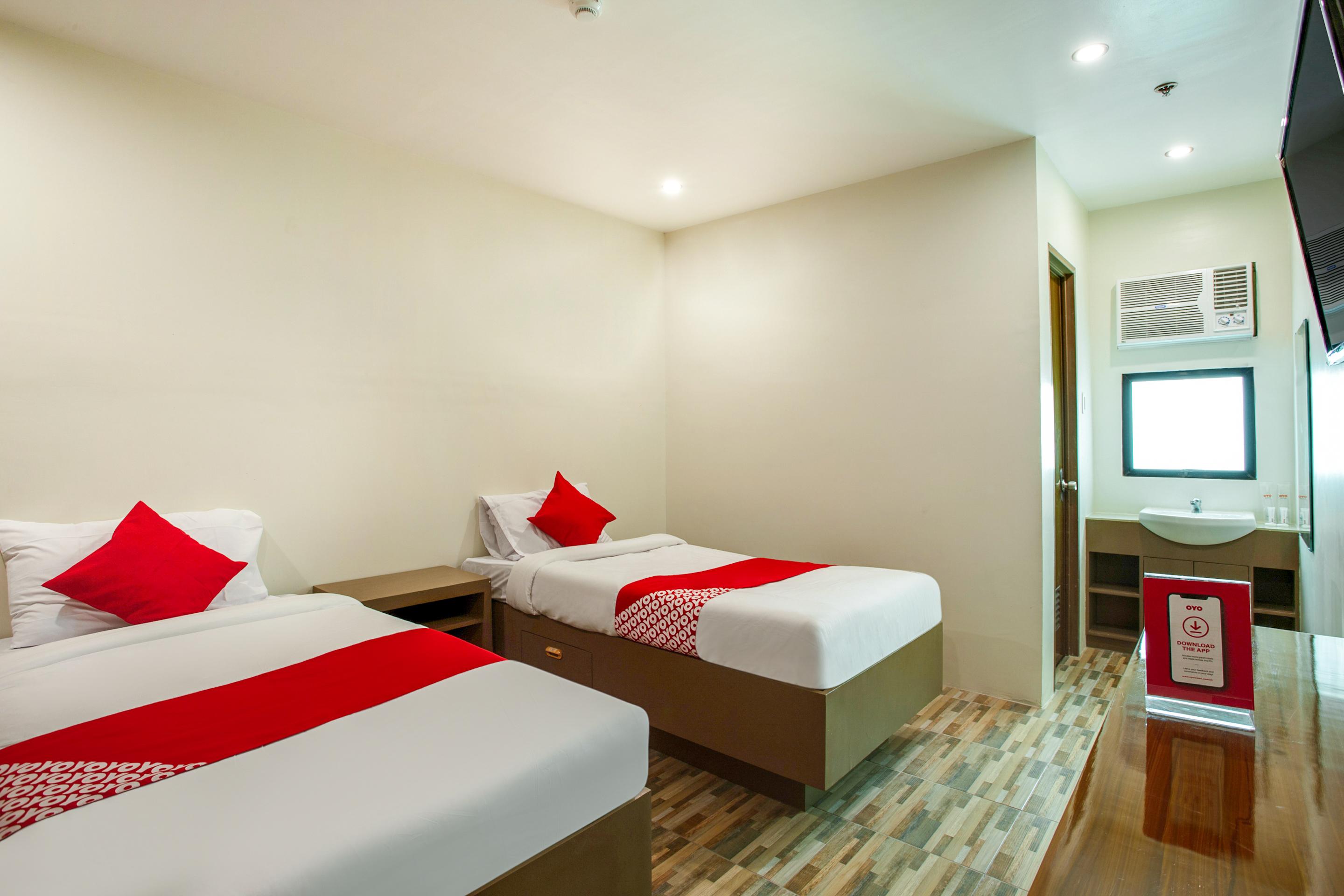 Oyo 421 Deck 360 Dormitel Hotel Davao Exterior photo