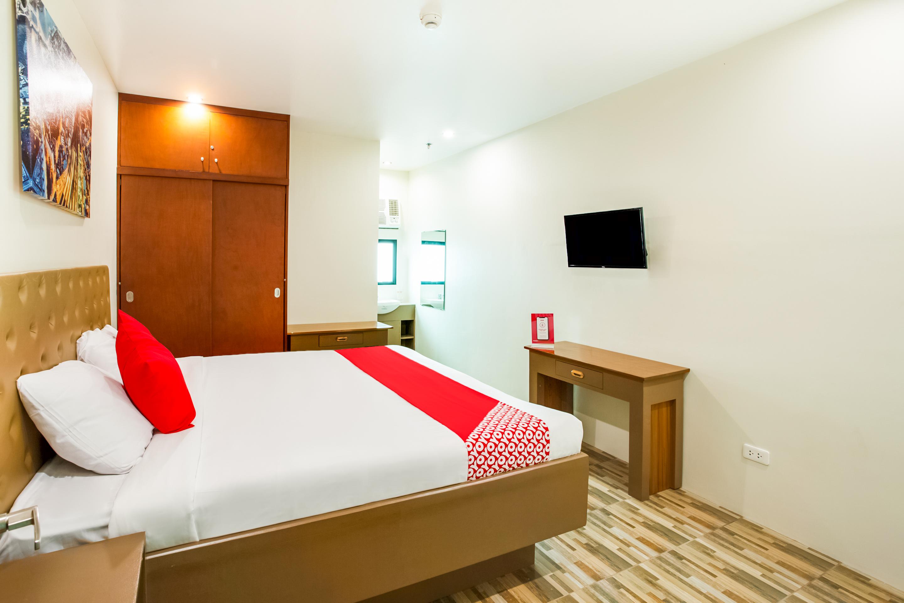 Oyo 421 Deck 360 Dormitel Hotel Davao Exterior photo
