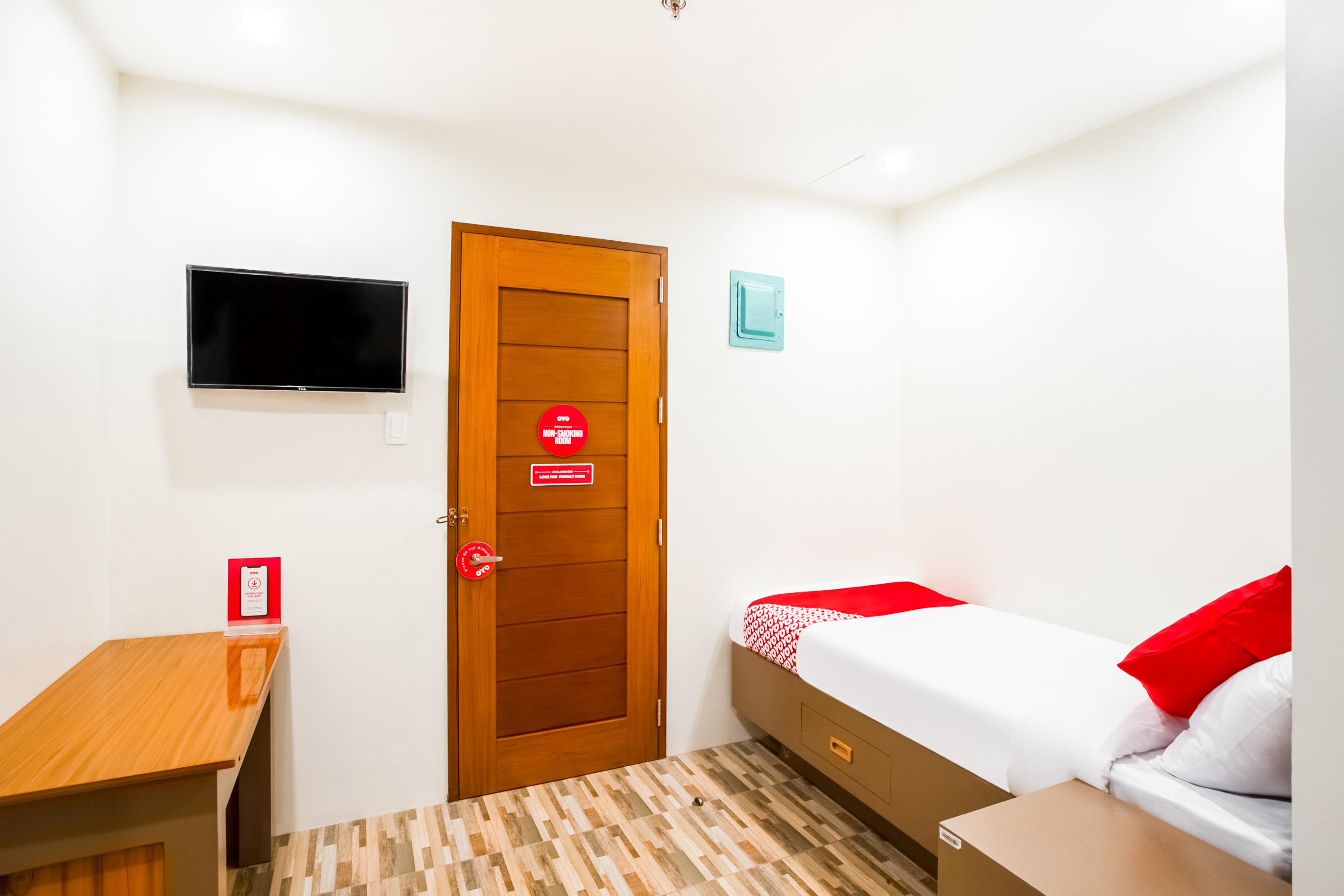 Oyo 421 Deck 360 Dormitel Hotel Davao Exterior photo